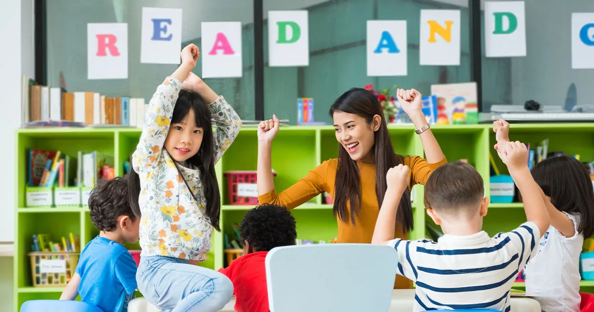 幼儿园的孩子们在 Pegasus 享受引导式阅读活动，为升入小学做好准备